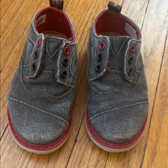 Toms Kids shoes in Denim Gray and Red Toddle 7 - Picture 2 of 5